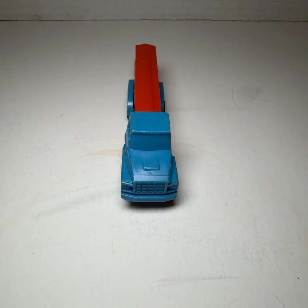 PEZ DISPENSER Semi Truck NO Feet  vintage  blue/red